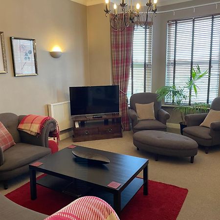 Number 10 Service Apartment - Danes Саутхамптън Екстериор снимка