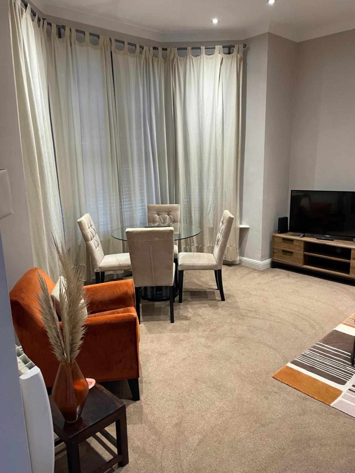 Number 10 Service Apartment - Danes Саутхамптън Екстериор снимка