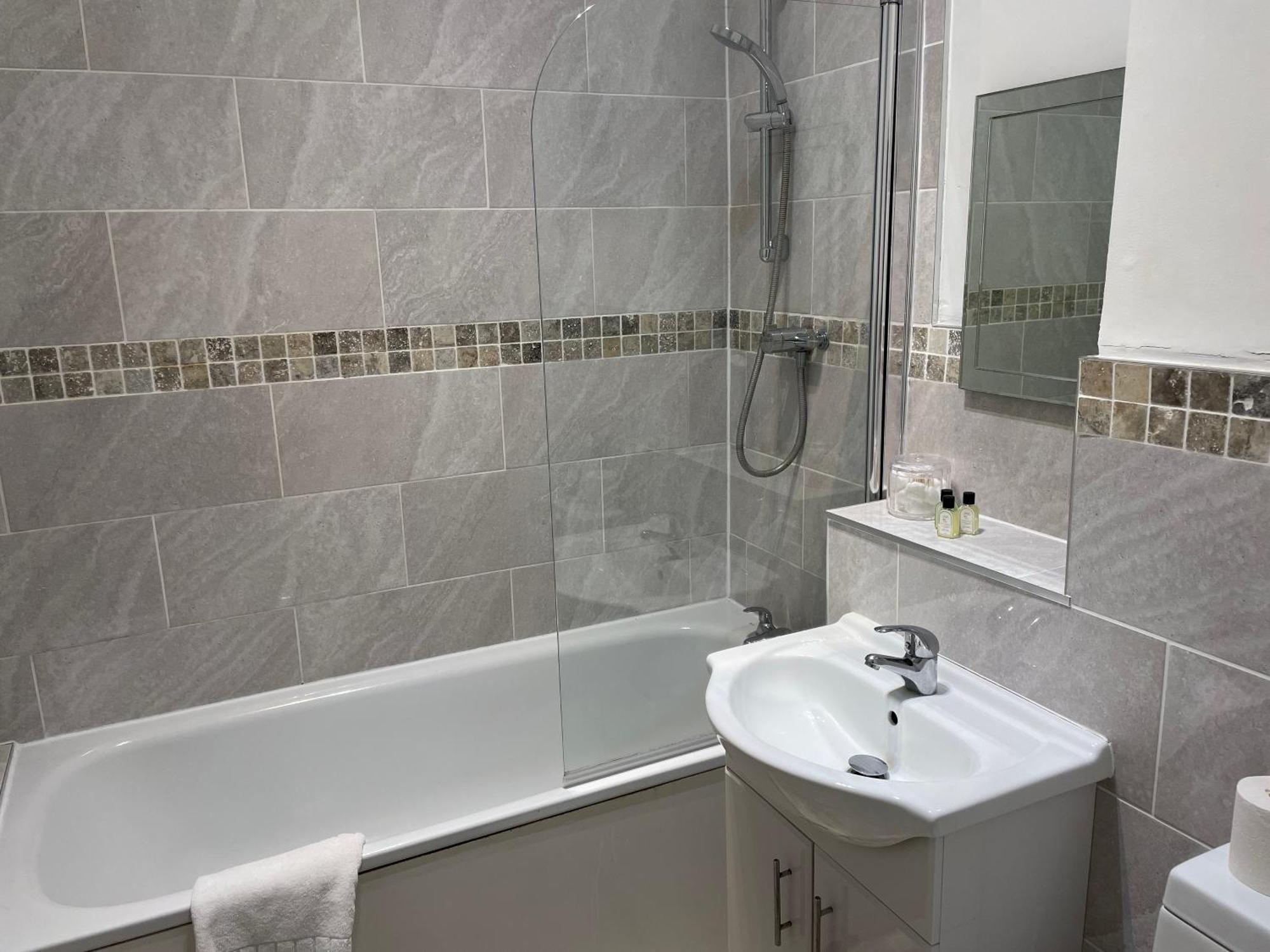 Number 10 Service Apartment - Danes Саутхамптън Екстериор снимка