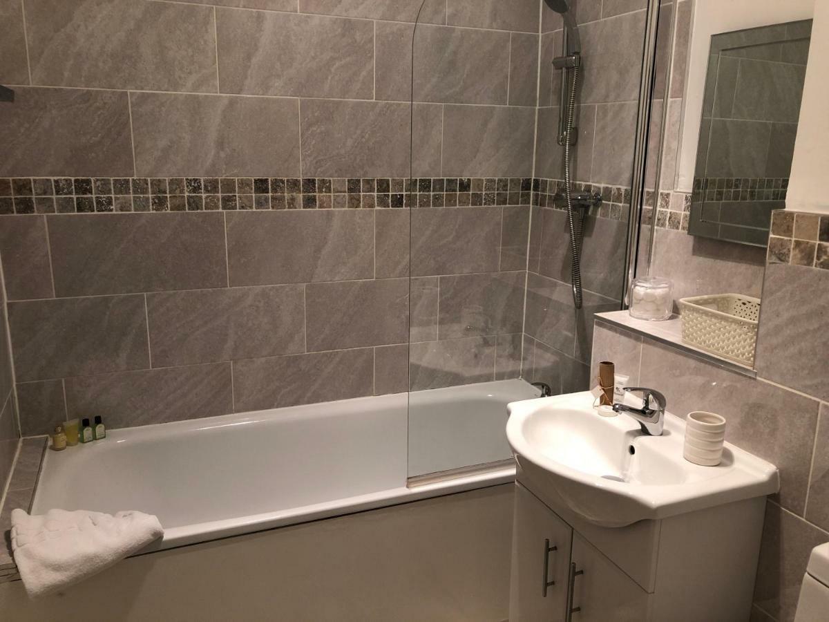 Number 10 Service Apartment - Danes Саутхамптън Екстериор снимка