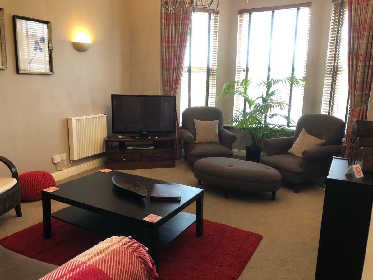 Number 10 Service Apartment - Danes Саутхамптън Екстериор снимка